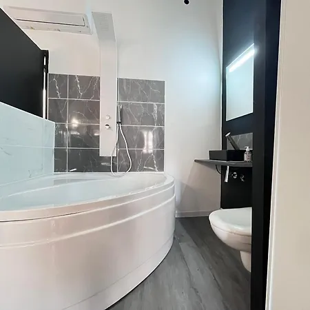 Charmant Studio Baignoire Narbonne Exterior photo